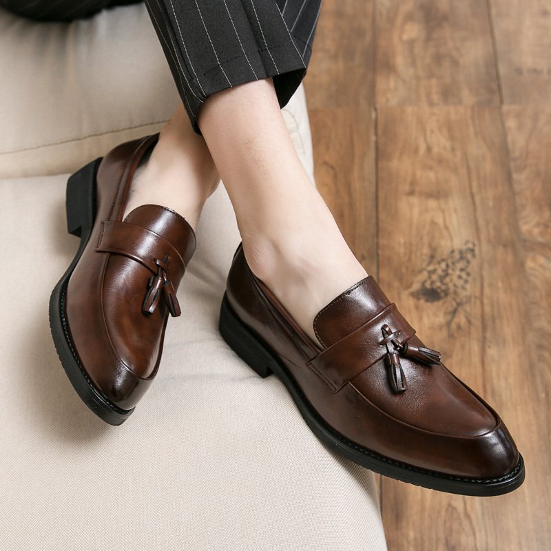 Zapatos de Lefour transfronterizos tendencia de zapatos de cuero con un pedal inglés, zapatos de cuero de negocios casuales de tamaño pequeño coreano, zapatos de boda para hombres image 3