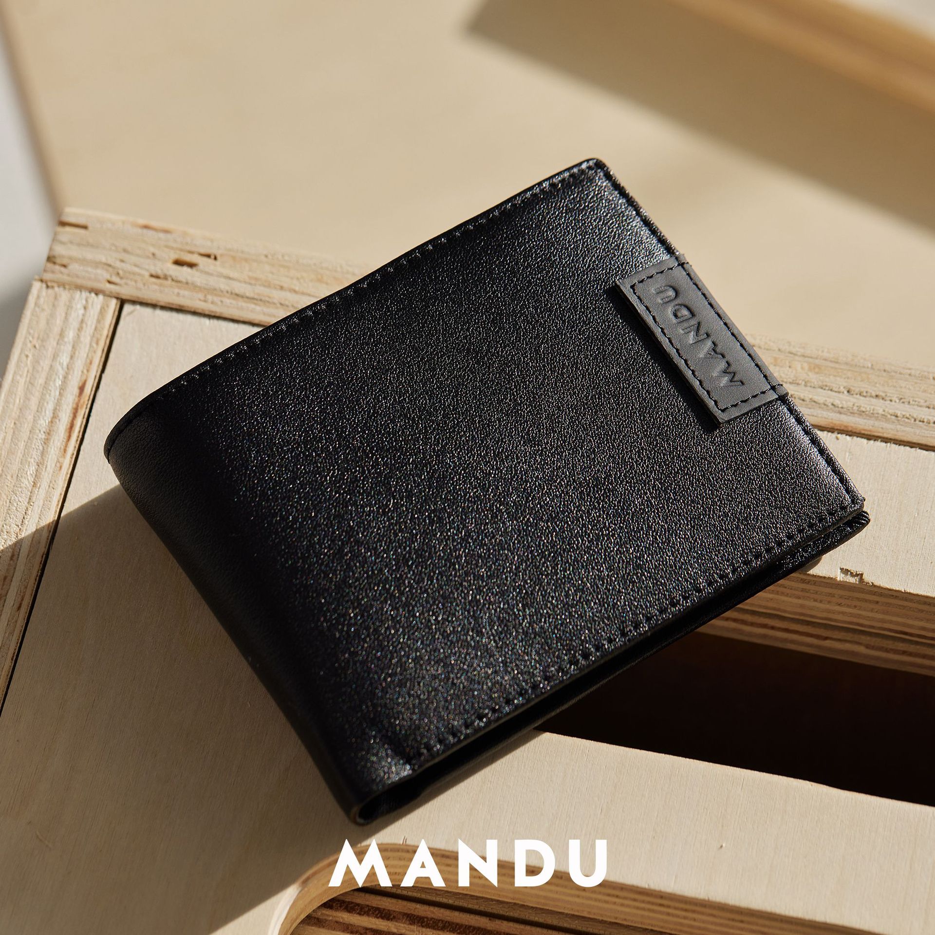 MANDU漫度2023新款真皮钱包男款两折短款钱包时尚RFID卡包男批发