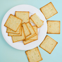 Chive King crackers whole box small package ultra-thin snack breakfast biscuits wholesale order casual biscuits dormitory