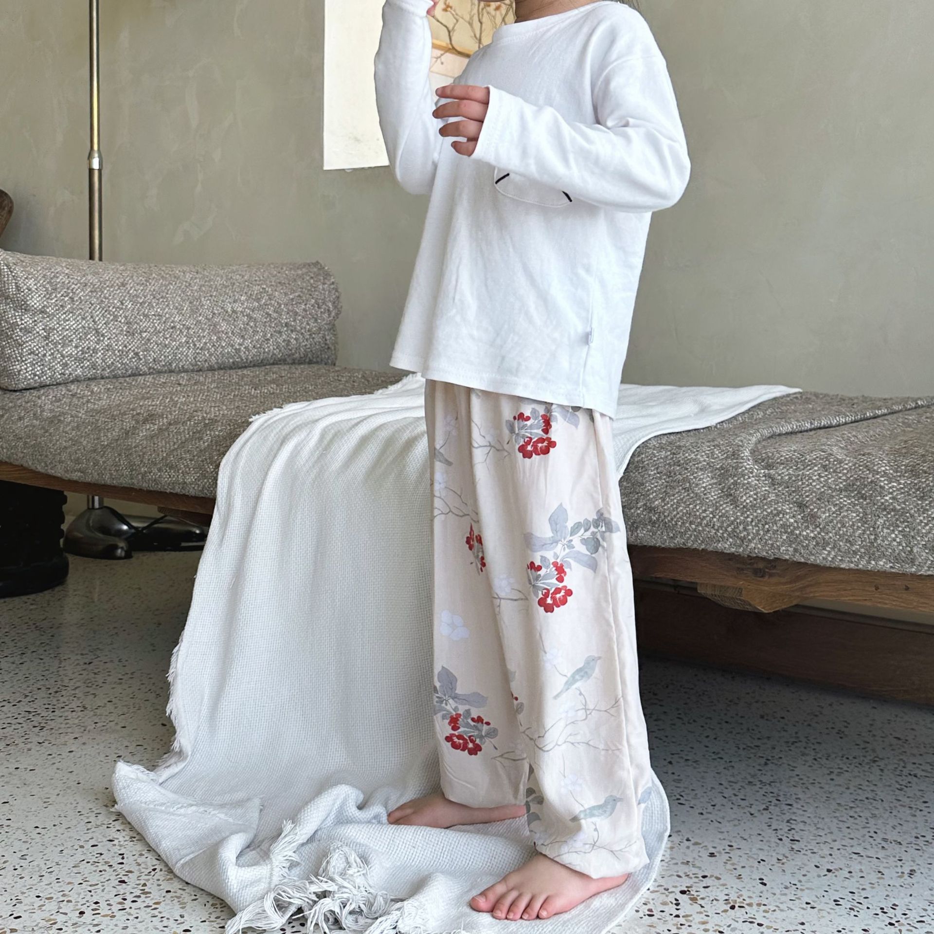 Pantalones anti-mosquitos para niños, estilo fino de verano para bebés, ropa de verano para niños y niñas, pantalones largos de linterna para niños de mediana edad, pijamas de seda de algodón, ocio