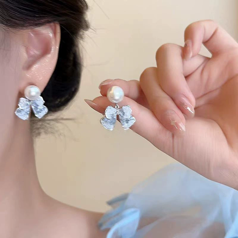 Brand universal small earrings from pearl