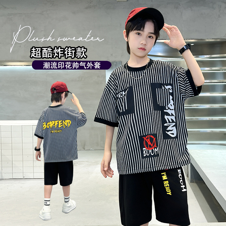 夏季儿童时尚潮范竖条纹宽松休闲套装男童帅气印花短袖短裤两件套
