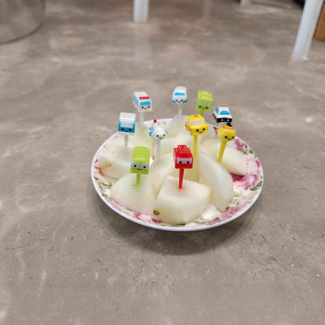 Nuevo estilo japonés fruta palo de dibujos animados coche fruta tenedor once paquete color fijo