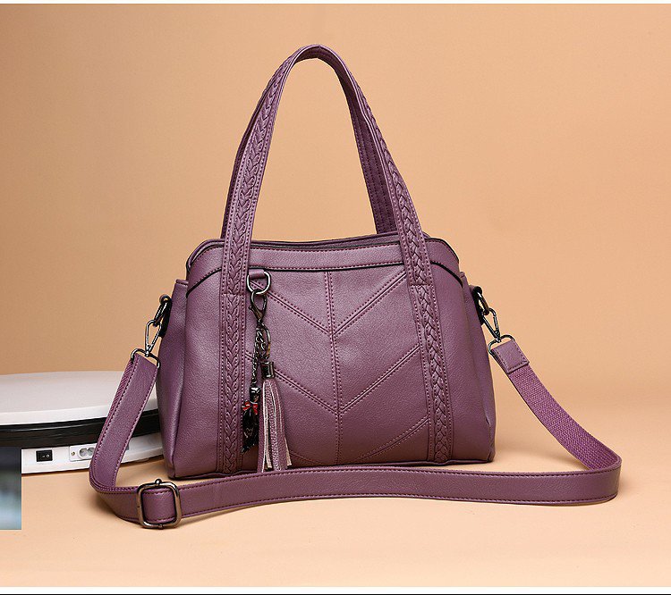 Women's All Seasons Pu Leather Solid Color Elegant Square Zipper Handbag display picture 3