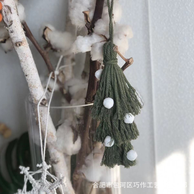 카키 크리스마스 트리