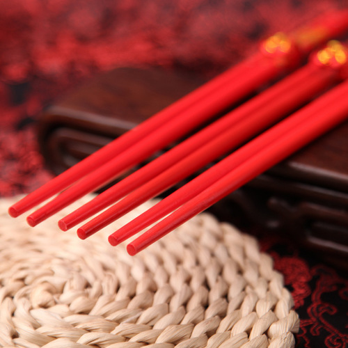 Wedding happy dragon and phoenix happy chopsticks Wedding supplies bamboo chopsticks Wedding celebration supplies Newlywed dragon and phoenix happy chopsticks