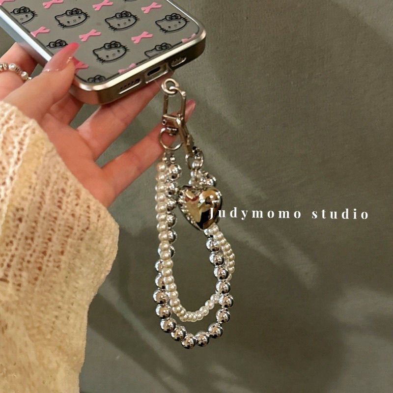Minimalist and elegant pearl double-chain heart-shaped phone strap suitable for light luxury phone cases, universal hanging chain for mobile phones
