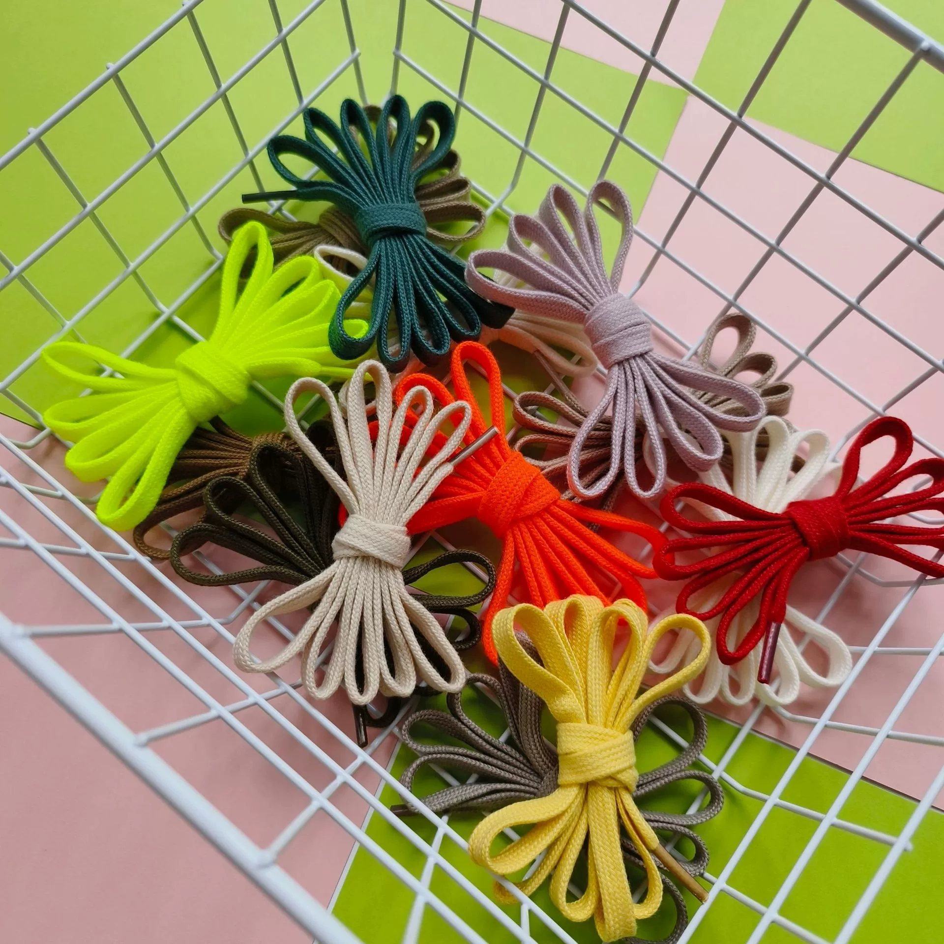 Фабрика спот цветной полиэстер хлопчатобумажный шнурк 1 см двойной плоский шнурк с тканевой обувью кроссовки маленький белый ремень для одежды