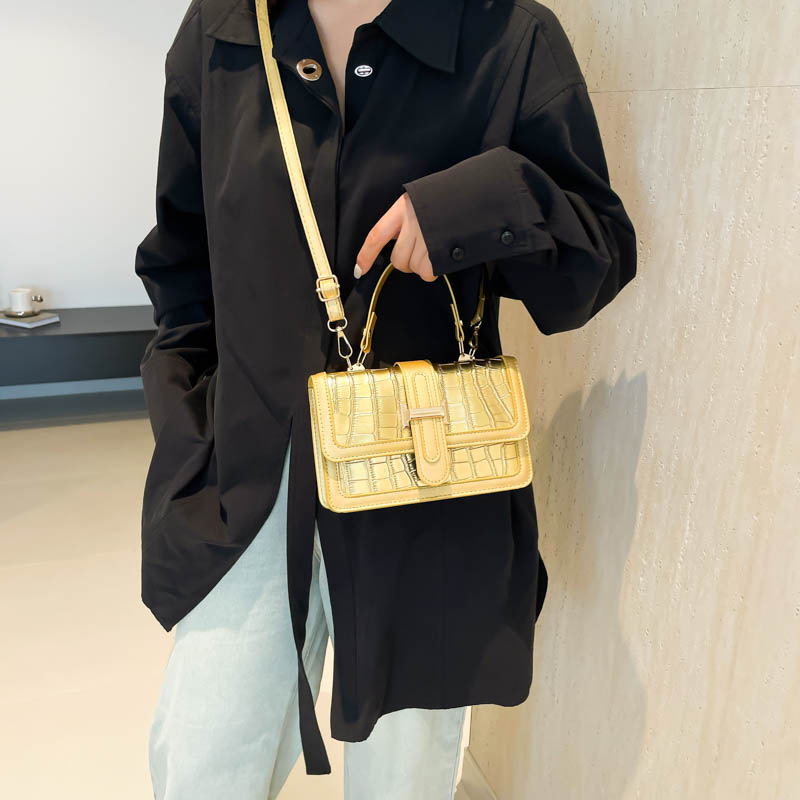 Håndholdt firkantet steinmønster 2024 Ny stil, trendy, eksklusiv, design i liten nisje, fasjonabel enkel kryssskulder_voghion.com