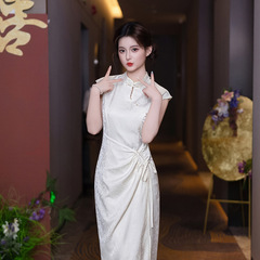 2025 新しい中国風の美しいジャカードチャイナドレス白い花嫁の結婚式の婚約宴会ハイエンドドレスは日常着として着用できます