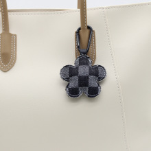 新款简约牛仔格纹亮片布艺花朵钥匙扣包包挂件创意饰品批发小红书