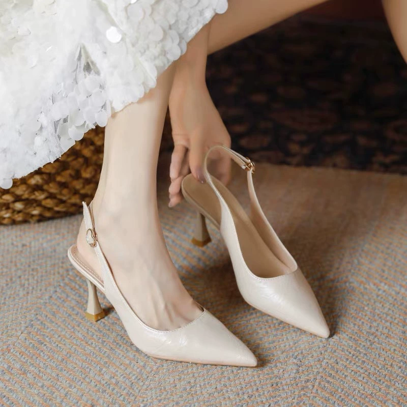 Баотоу сандалии женские 2025 новый летний темперамент дикий каблук наконечник пустые ноги высокие каблуки одиночные туфли