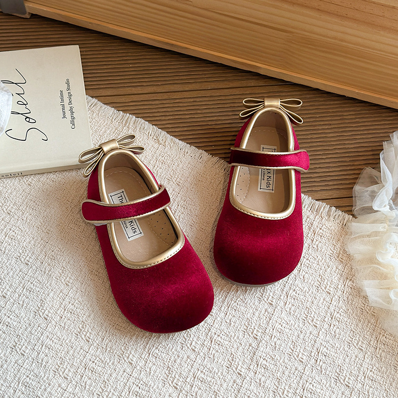 Niñas zapatos de princesa de peluche simple primavera y otoño 2026 nuevos zapatos de cuero Mary Jane con suela suave roja zapatos casuales