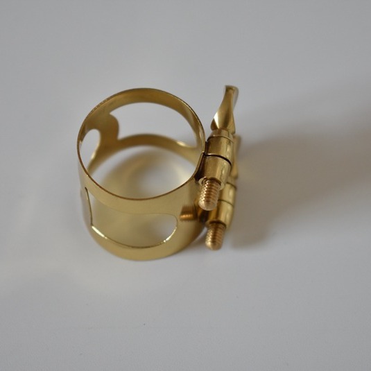 Alto tenor saxofón flauta cabeza abrazadera clip de cobre tarjeta silbato clip accesorios ventas directas de la fábrica