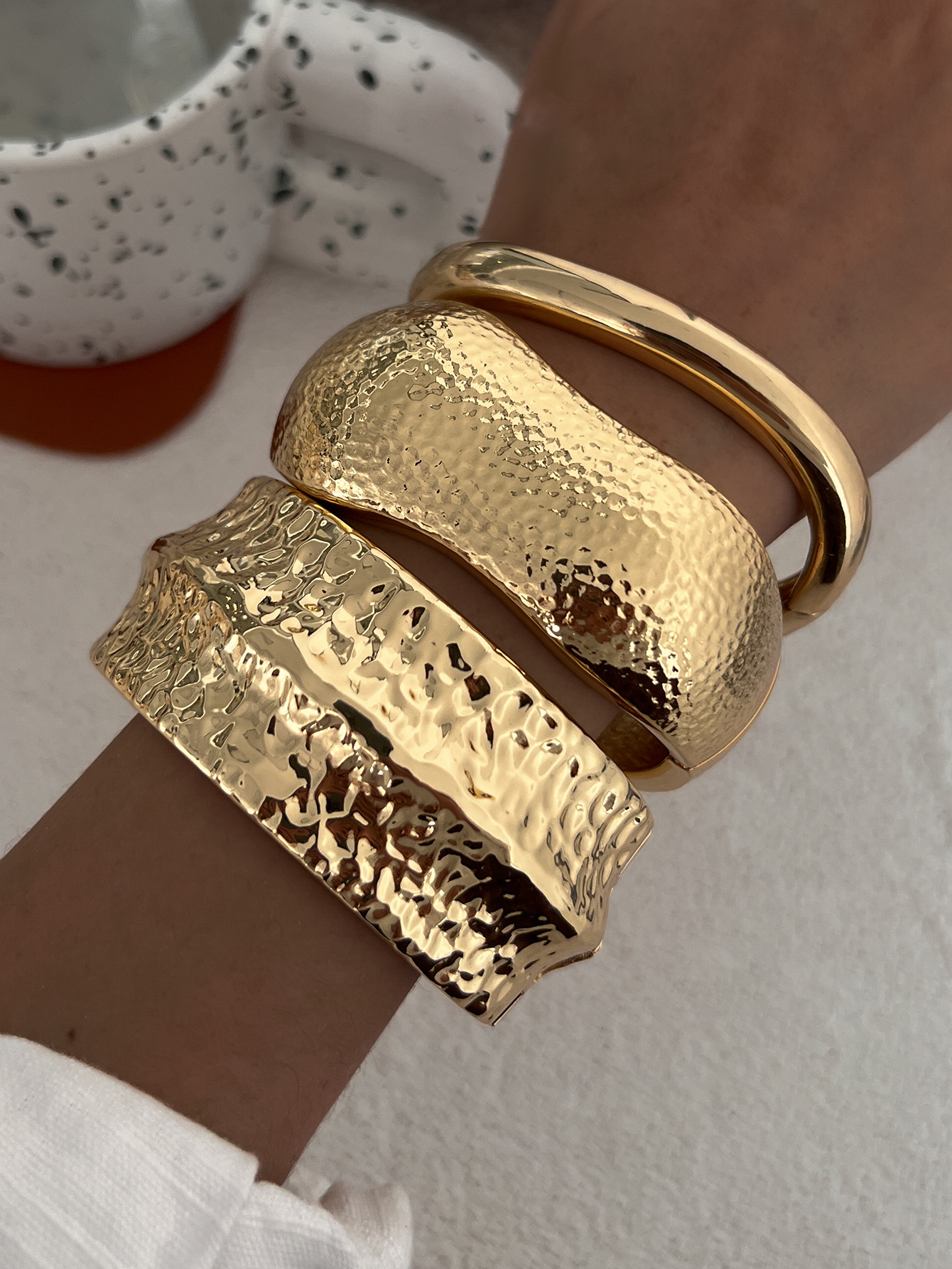 35g Weight Bangle Classification Alloy Chain Material 1 Piece Quantity Daily Occasion Alloy Material Irregular, Solid Color Pattern All Seasons Season Women's Gender Hip-Hop, Exaggerated, Simple Style Style Hammered, Plating Craft Hip-Hop Exaggerated Simple Style Irregular Solid Color Alloy Bangles Wholesale 3