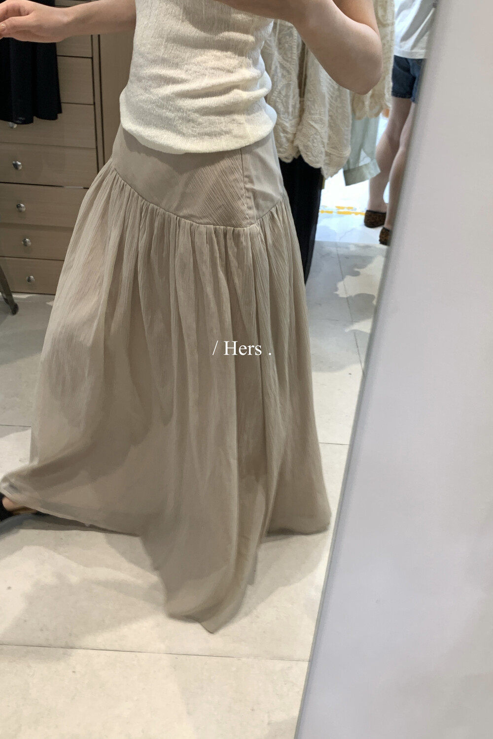 Chân váy xòe xếp ly nữ chất vải voan mỏng nhẹ, dáng chữ A, thiết kế bồng xòe thanh lịch — màu đen, trắng ngà, Màu lúa mì chi tiết 8
