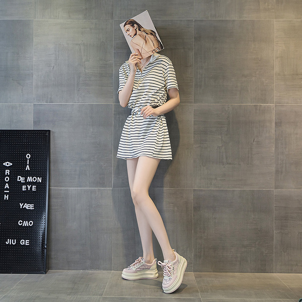 Fashionable mesh breathable sports sneakers for leisure