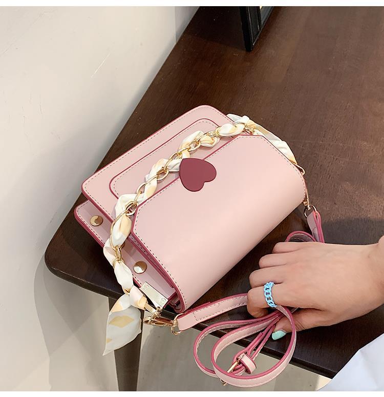 Women's Small Pu Leather Heart Shape Streetwear Magnetic Buckle Crossbody Bag display picture 7