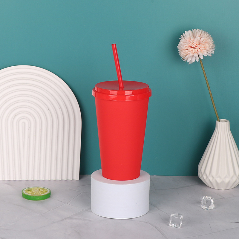 Caramelo transfronterizo red de color rojo ventas calientes sin borde taza de paja de plástico americano con tapa taza de paja taza de agua mayorista