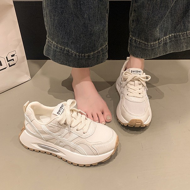 2026 primavera y verano nuevo tipo cómodo ligero frontal correa de moda versátil color de los estudiantes zapatos deportivos casuales de mujer