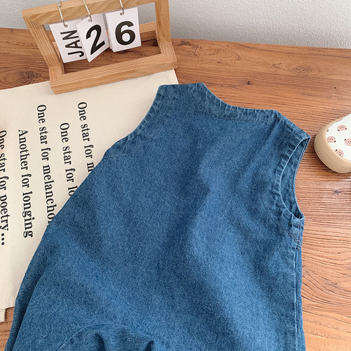 Baby jumpsuit 0-2 years old spring sleeveless denim romper for baby girls 0-2 years old Korean style embroidered romper ML809