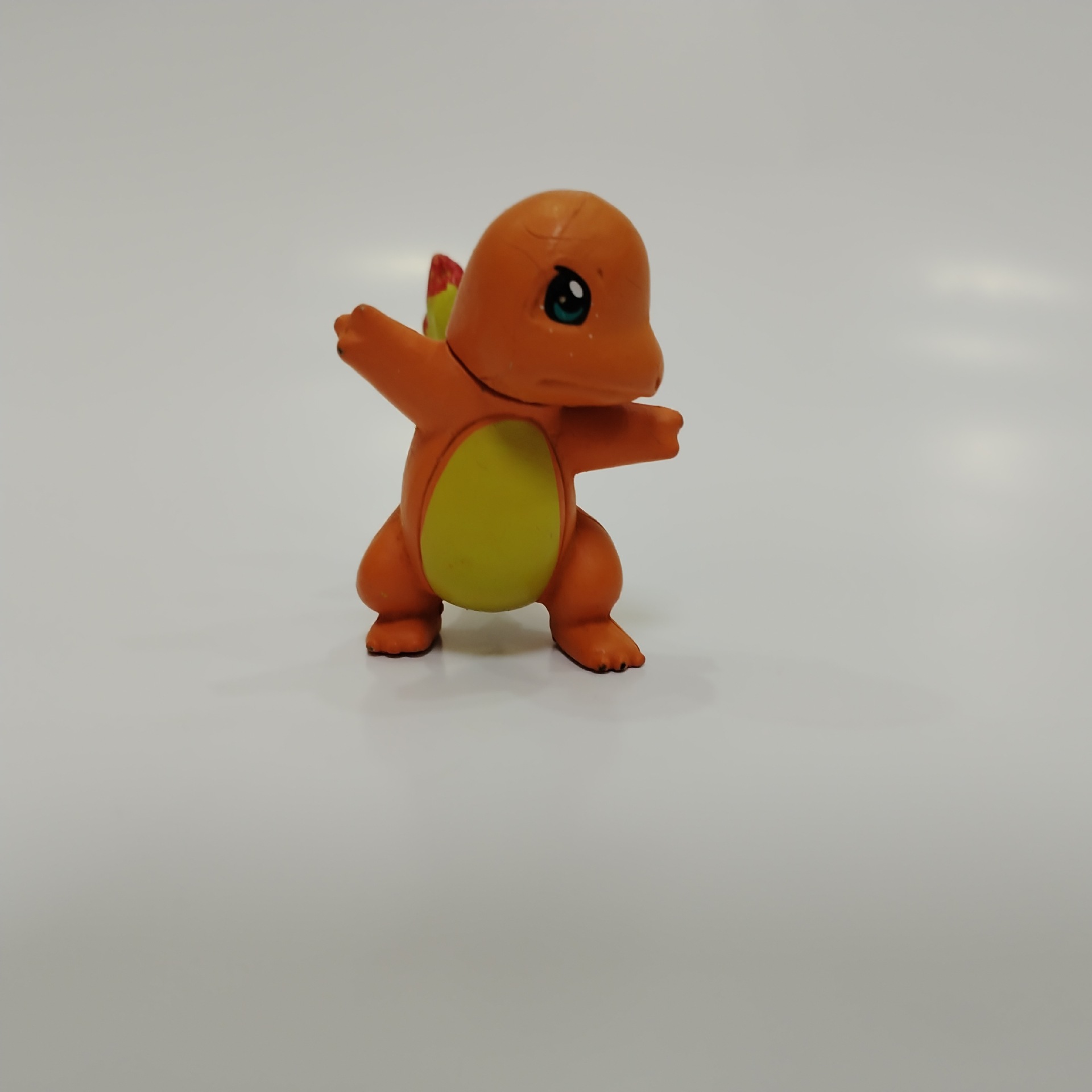 Pokémon Bola Pokémon Pokémon Zhu Zi Super Dream Dragón que escupe fuego Modelo de juguete