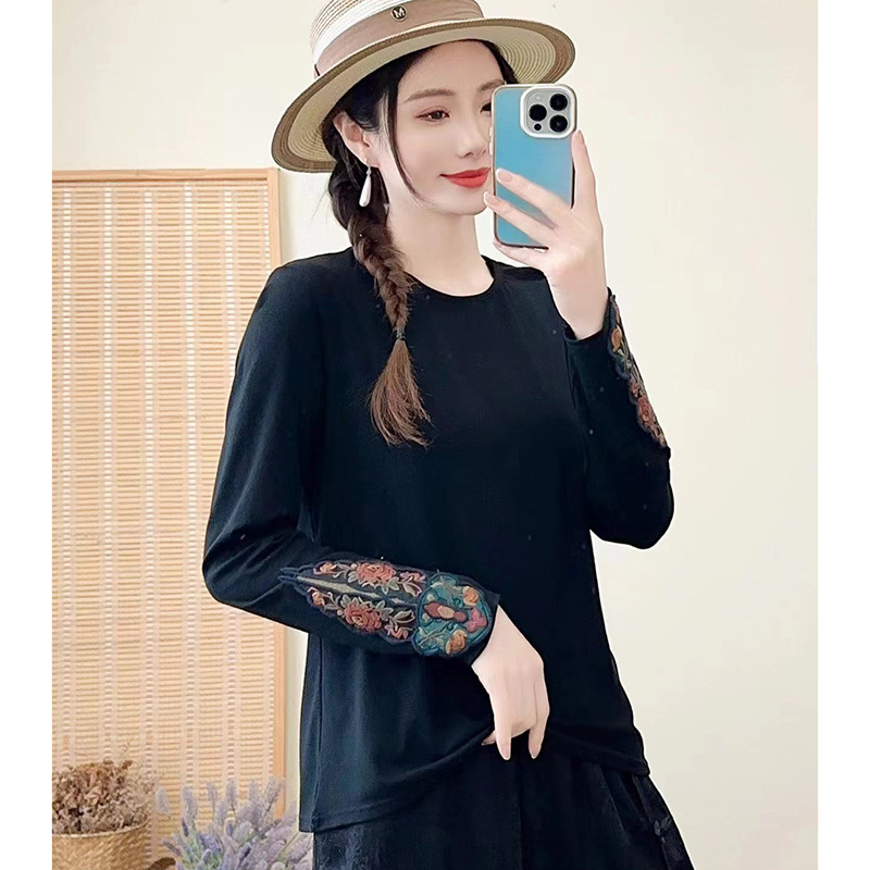 2024 봄 새로운 라운드 넥 풀오버 느슨한 버전 긴팔 티셔츠 솔리드 컬러 민족 스타일 자수 패치 바닥 셔츠 여성용