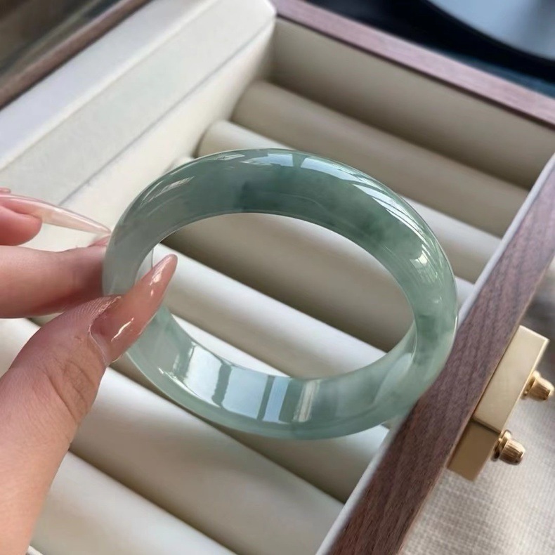 Vòng tay ngọc bích tự nhiên Myanmar cấp 5A, phong thủy dưỡng sinh, đường kính trong 52–64 mm chi tiết 6