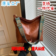 跨境2024夏新款时尚手提单肩斜挎大容量水桶包包女包支持大量采购