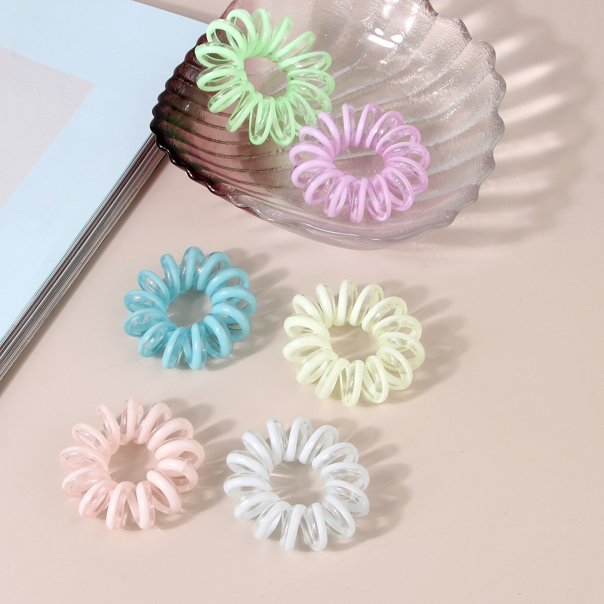 Lady Solid Color Plastic Pearl Hair Tie 1 Piece display picture 4