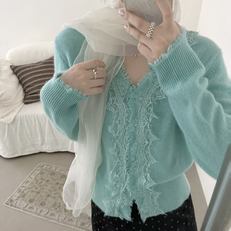 26 Autumn New Korean Style Heavy Lace Fringe Patchwork V-Neck Raw Edge Knit Cardigan for Women, Versatile for Work 26 Autumn New Korean Style Heavy Lace Fringe Patchwork V-Neck Raw Edge Knit Cardigan for Women, Versatile for Work