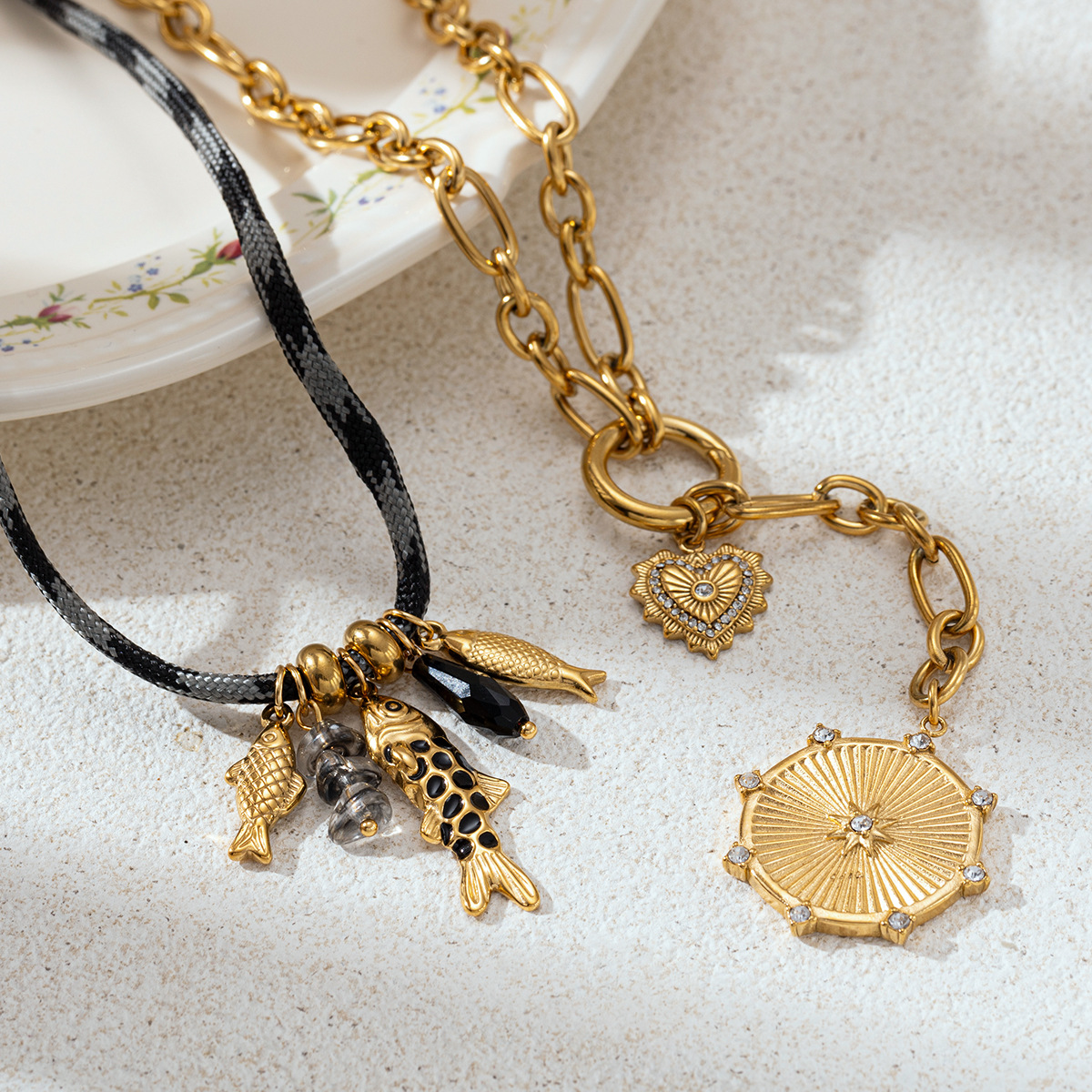 Tiana estilo europeo y americano collar de acero inoxidable para mujeres no desvanecerse nicho de moda cadena de clavícula de acero de titanio joyería de venta caliente transfronteriza