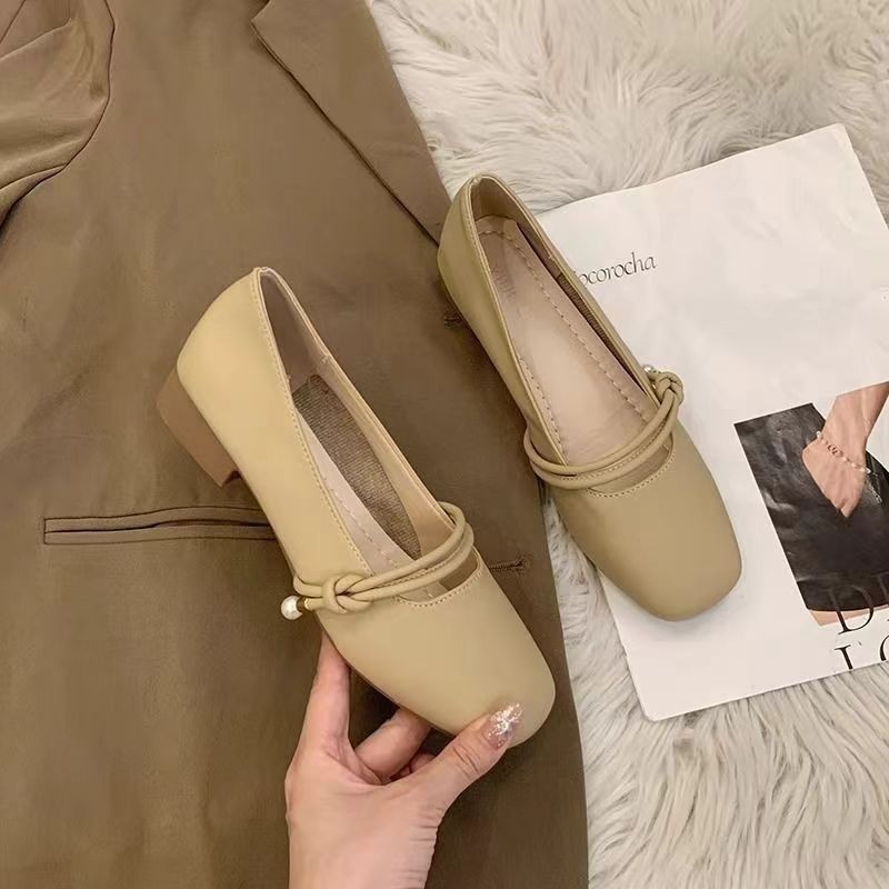 Retro estilo francés con suela gruesa y superficial zapatos de una sola mujer 2026 nueva primavera pequeña altura con zapatos de falda mary-zhen