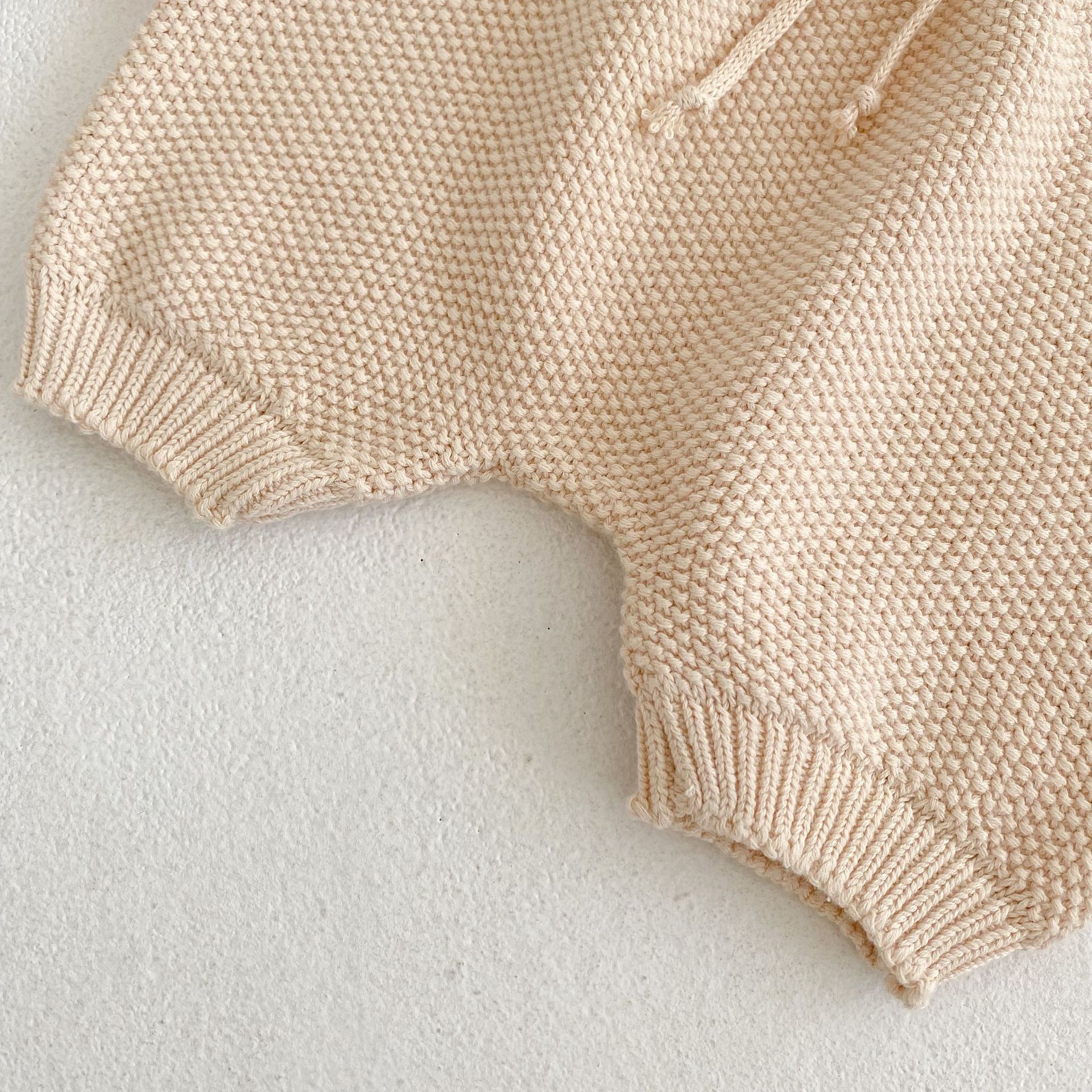 2024 Tavaszi Baba Férfi és Női Kötött V-nyakú Buborékos Ujjú Kabát Lámpás Rövidnadrág Két Részes Szett_voghion.com