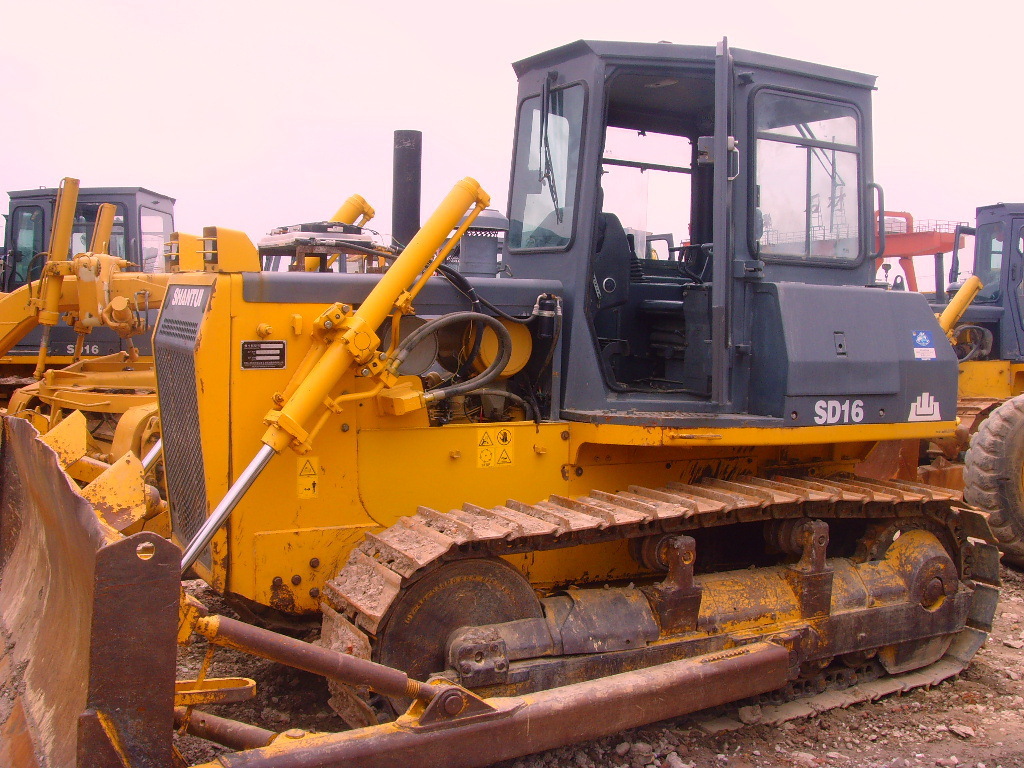 出售二手山推160,220推土机，出口二手推土机，干地，湿地推土机