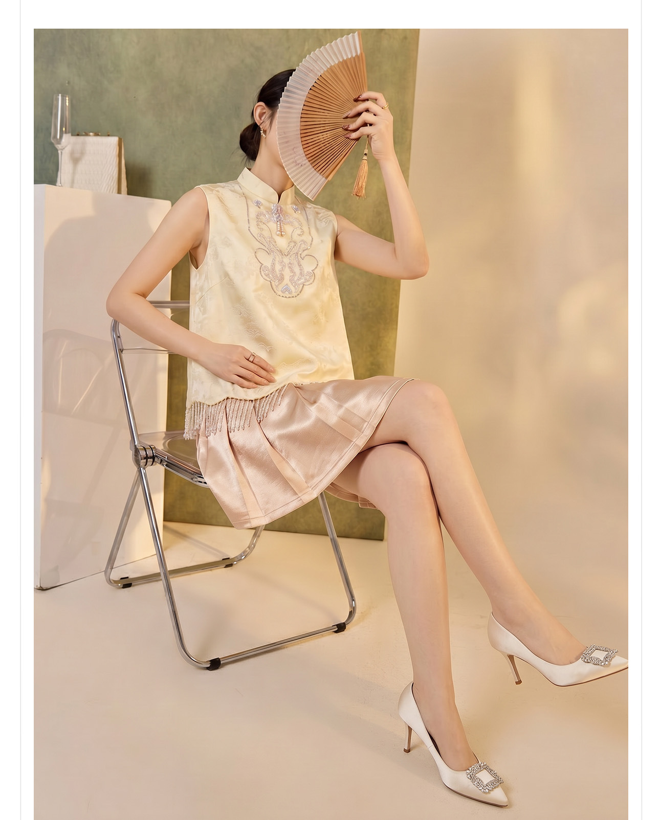 Bộ vest nữ thêu ngọc trai cổ tay đứng kết hợp váy ngắn xếp ly cao eo — Trang chủ chi tiết 4