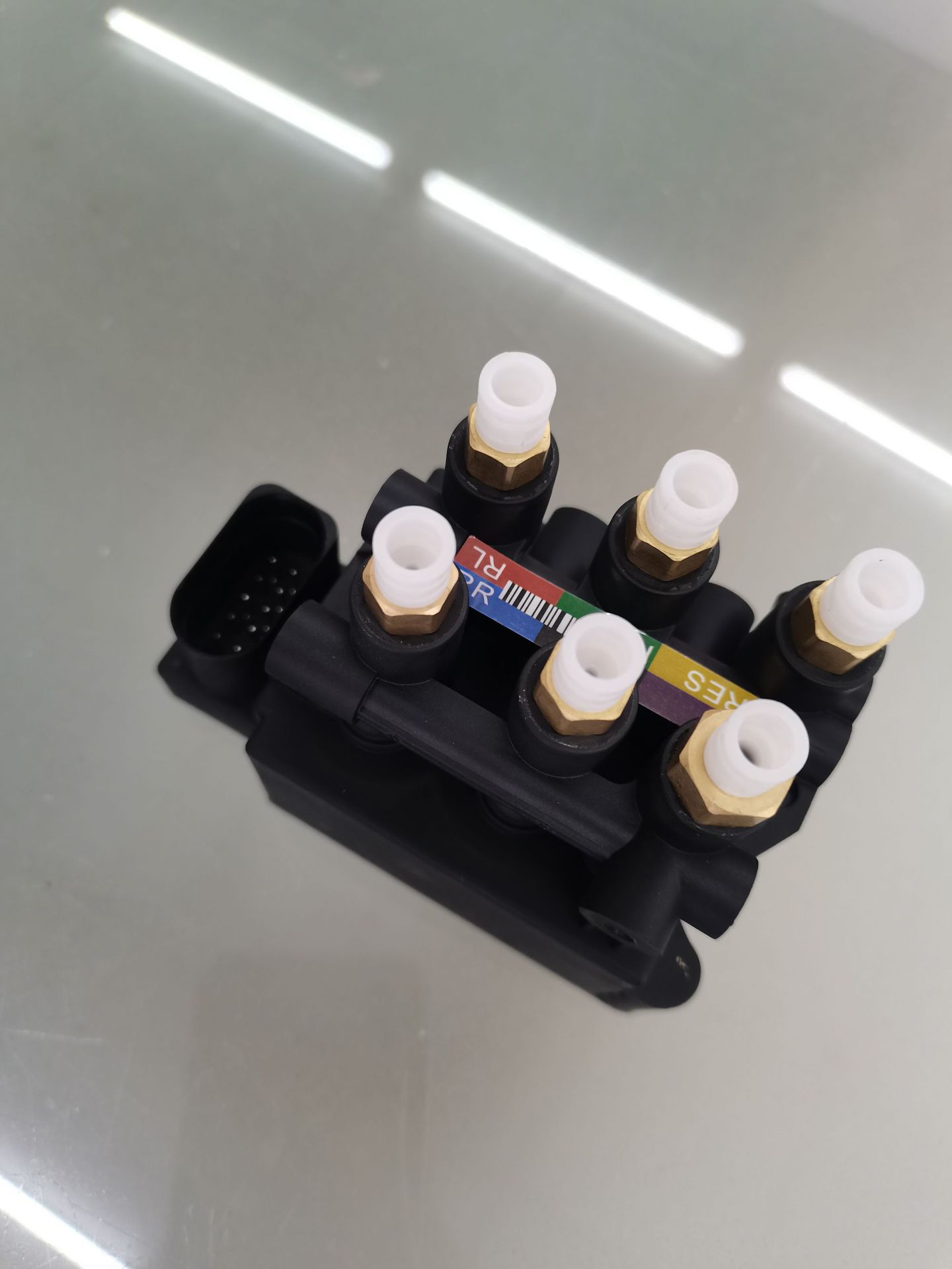 4725530110 distribution valve is suitable for BMW G11G12 shock absorber valve 37206884682, sourced from the original manufacturer