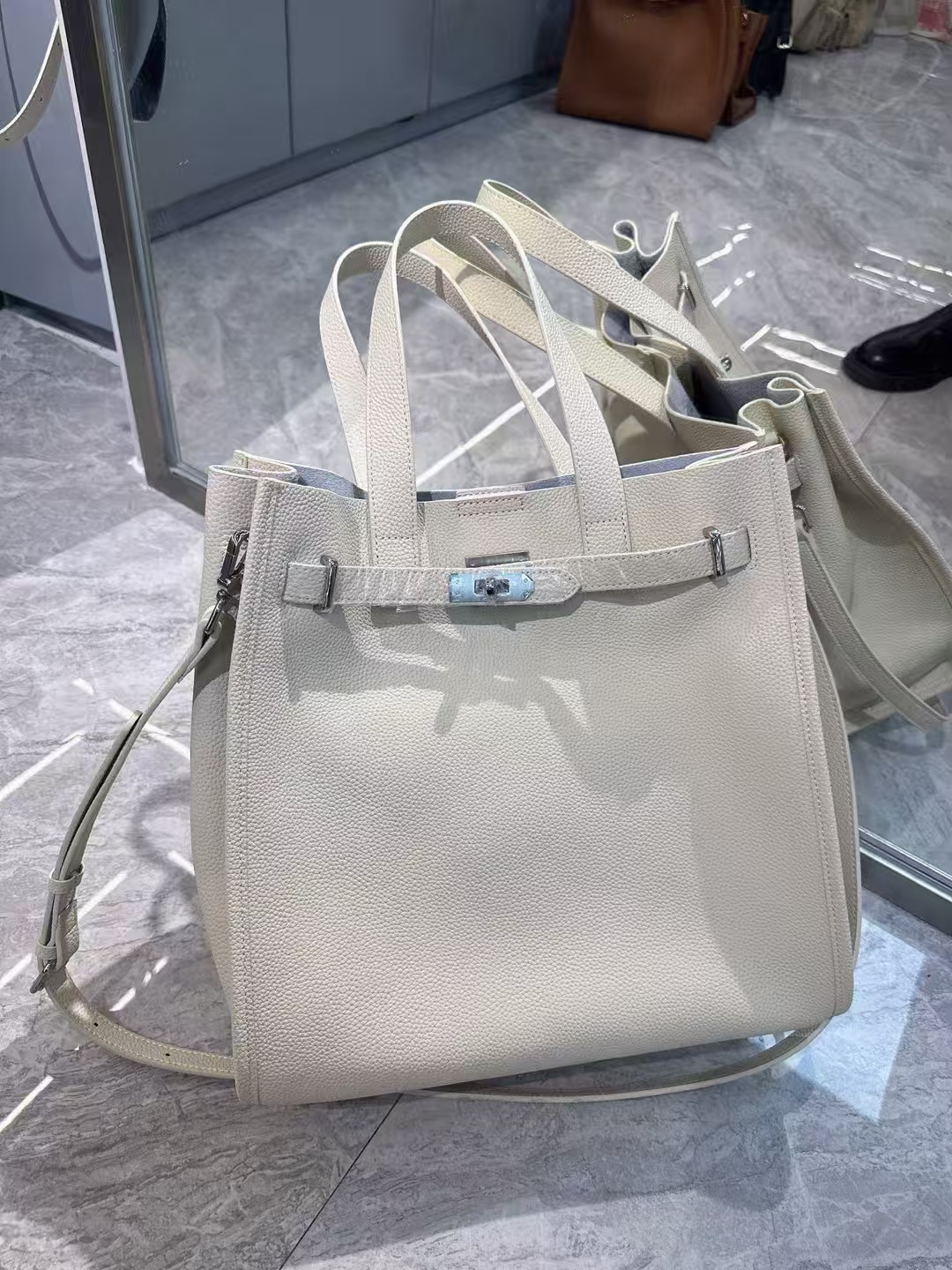 오프화이트 세로 스타일