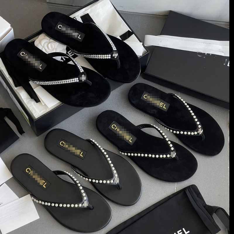 Chanel-style flat flip-flops for women, 2025 summer new fashion, pearl and rhinestone versatile simple sandals Chanel-style flat flip-flops for women, 2025 summer new fashion, pearl and rhinestone versatile simple sandals