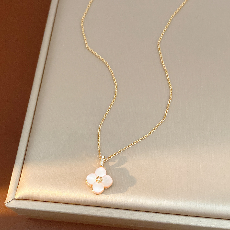 Flores de cerezo polvo de rosa de rosa de piedra collar ligero de lujo nicho de alto nivel sensación de cadena de clavícula dulce viento pequeño conjunto de joyas frescas