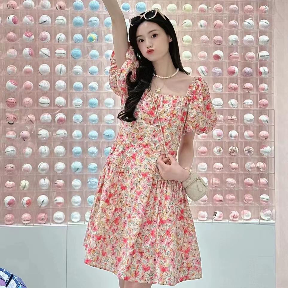 Đầm suông midi cổ vuông in họa tiết hoa tay bồng — Như hình chi tiết 4