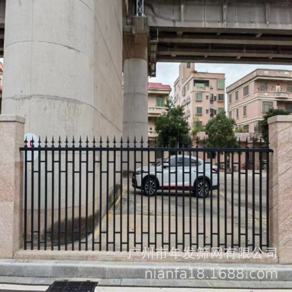 小区异形防护铁艺围墙 佛碳漆金属安全隔离护栏