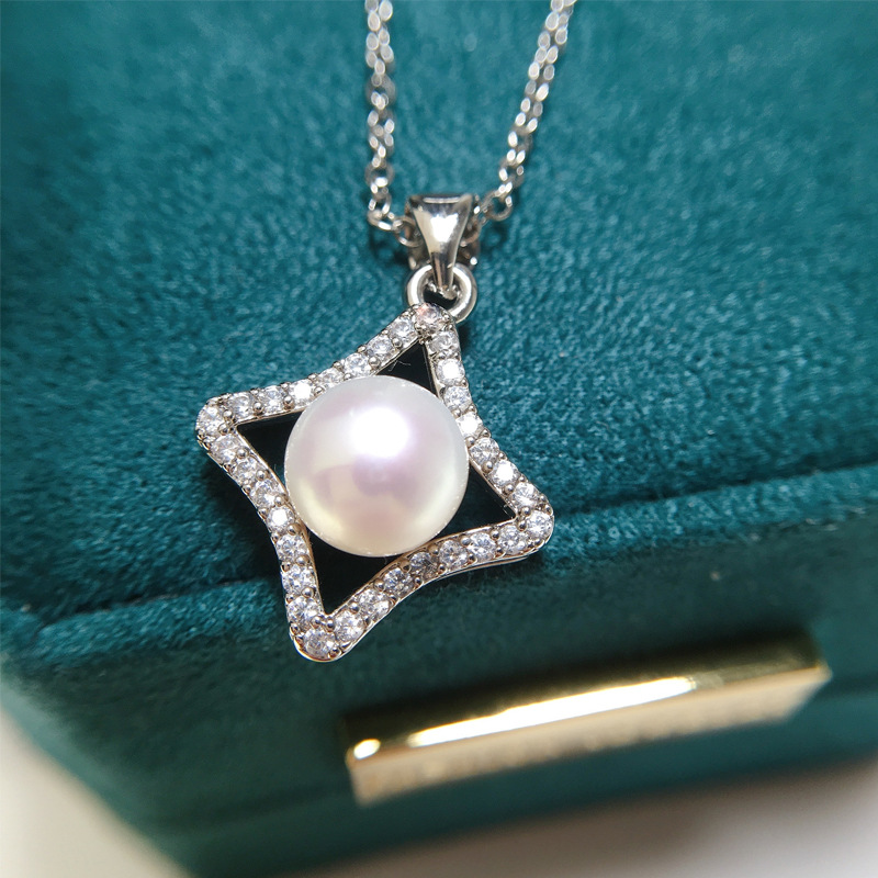 Simple natural freshwater pearl necklace with four-leaf clover square pearl pendant, clavicle chain jewelry, cross-border wholesale.