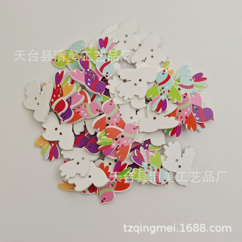 35*28mm accesorios de ropa botones de madera dibujos animados color madera amor pájaro material de bricolaje 50 por paquete