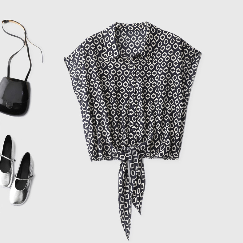 Whoever Wears It Becomes the Versatile Queen: 6A Silk Shirt with Geometric Print, Can Be Sweet or Edgy, Instantly Switch between N Styles