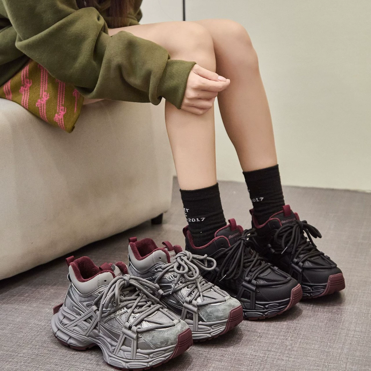 Премиум прилив круто ins супер огонь папочка обувь женский 2024 новый осенний и зимний кожаный с бархатом на толстой подошве повседневные кроссовки