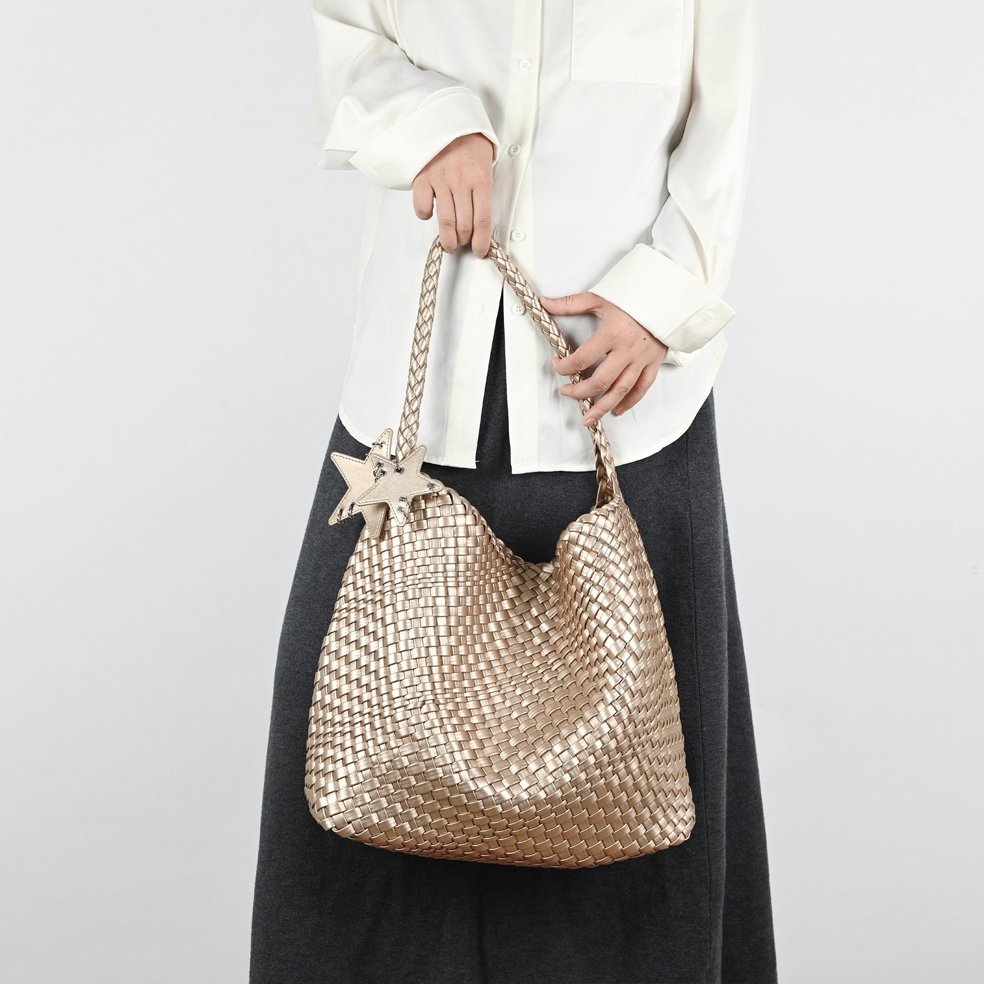 Charlene & Kangaroo Champagnerfarbene Gewebte Damen Tragetasche_voghion.com