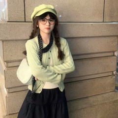 蜜瓜绿针织开衫女初秋穿搭2025新款上衣长袖韩系chic毛衣短款外套