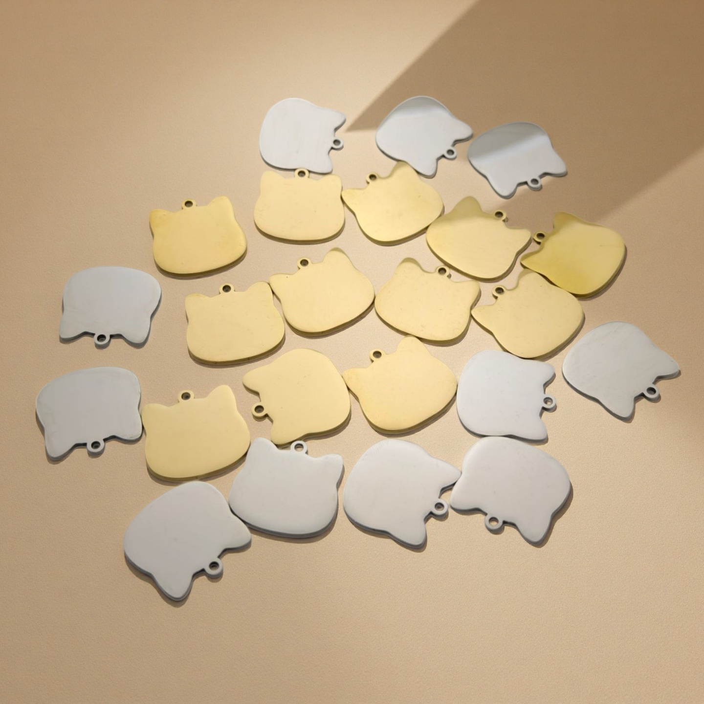 Titanium Steel Cat Tags and Dog Tags, Mirror Finish Die-Casting, Electrophoretic Coating, Gold Pet Metal Anti-Lost Identification Tags, Manufacturer Wholesale