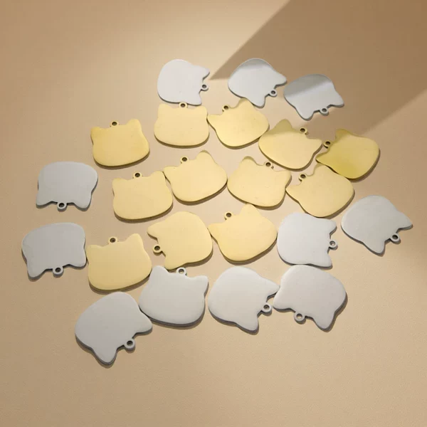 Titanium Steel Cat Tags and Dog Tags, Mirror Finish Die-Casting, Electrophoretic Coating, Gold Pet Metal Anti-Lost Identification Tags, Manufacturer Wholesale